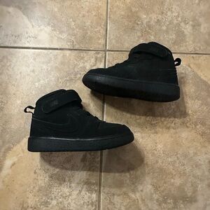 Nike court borough mid 2